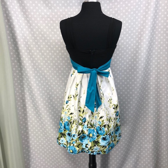 Formal Dress - Picture 4 of 7